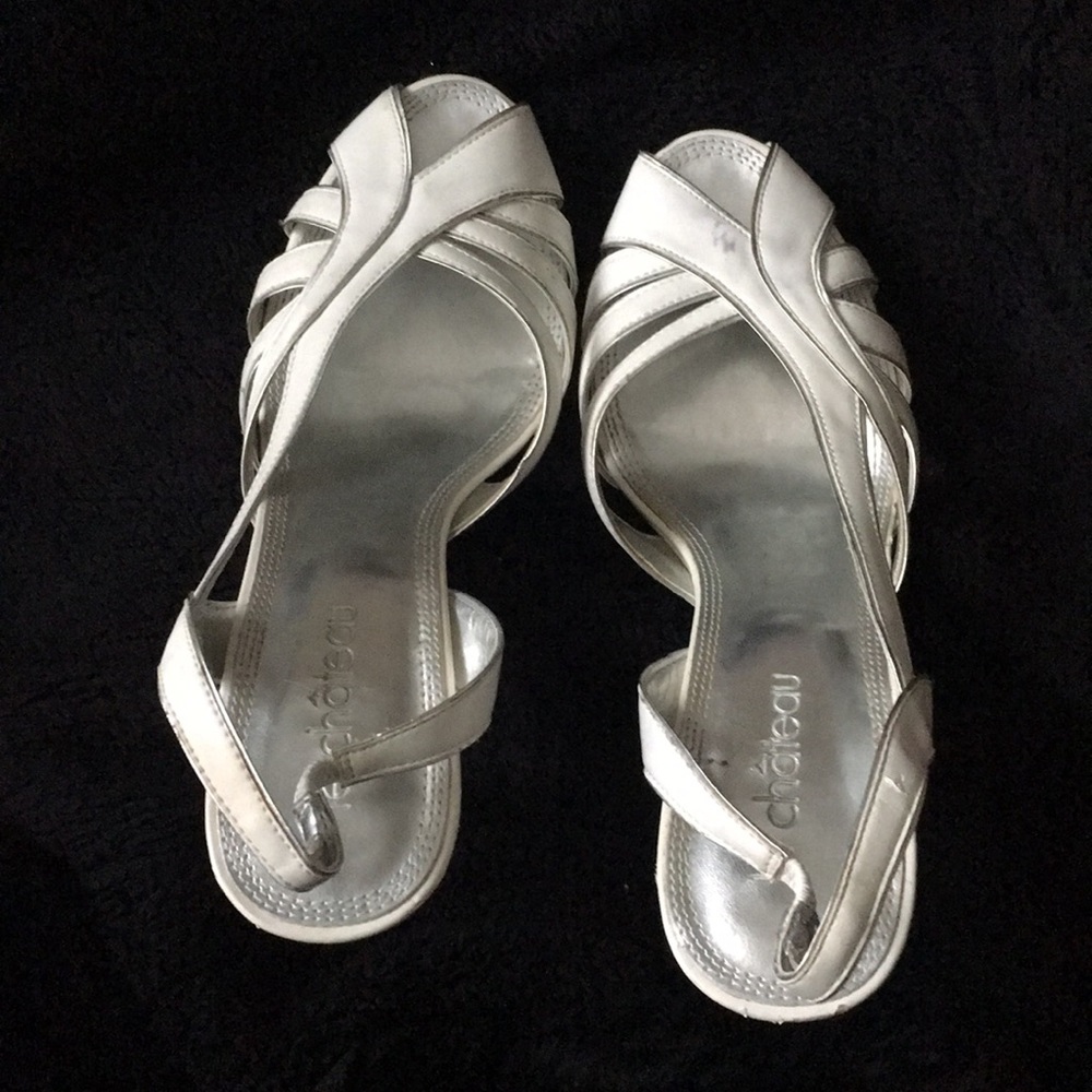 Le Chateau sandals ( White ) with back support